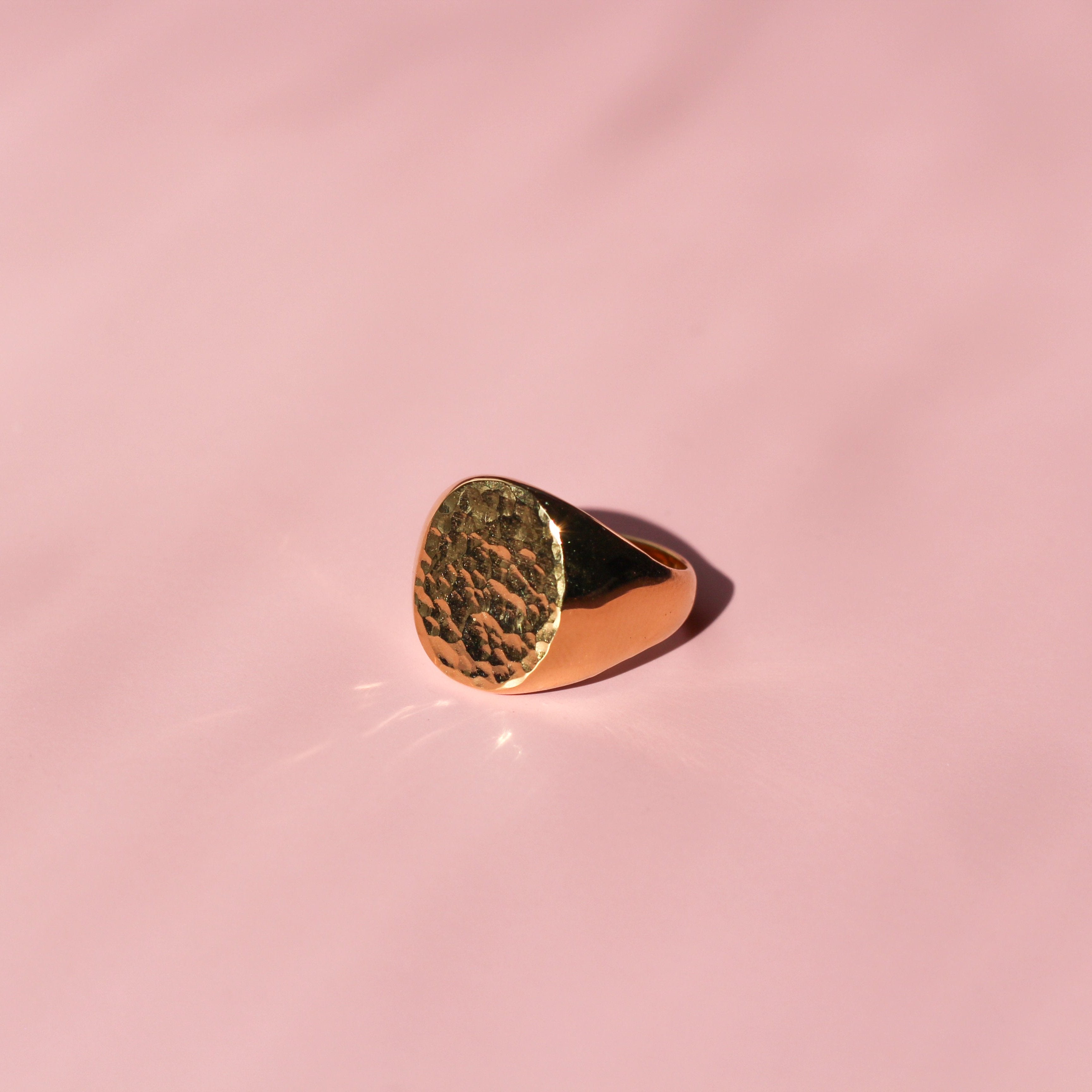 Hammered Signet Ring – Sarah Rabbit